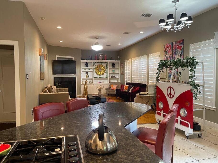 Wanderlust Villa Near Galleria Mall Houston Eksteriør billede